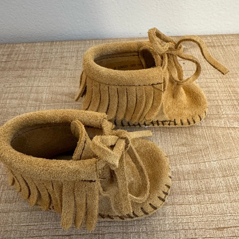 Minnetonka Kids Tan Moccasins with Fringe - Picture 2 of 4
